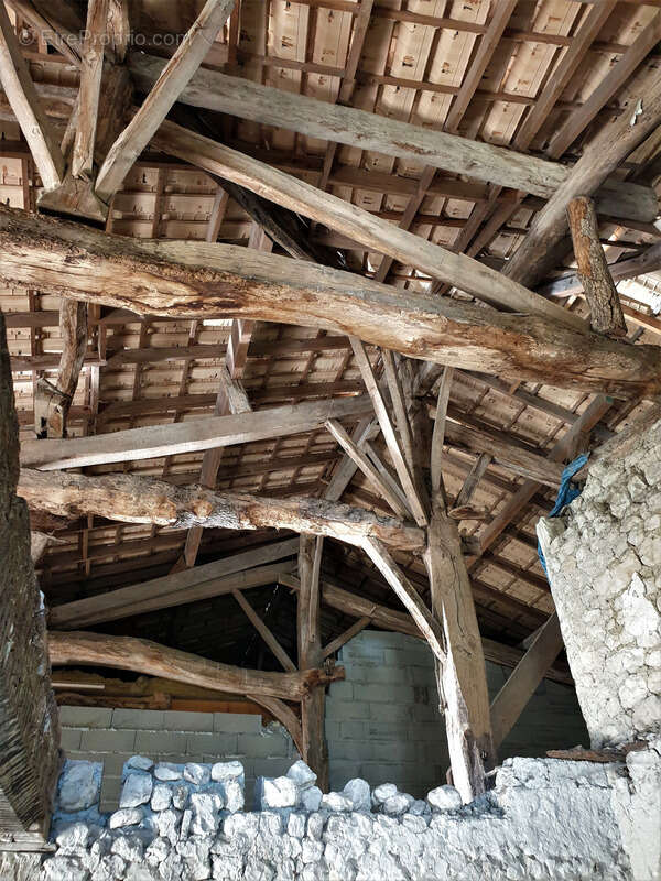 Maison à BARBEZIEUX-SAINT-HILAIRE