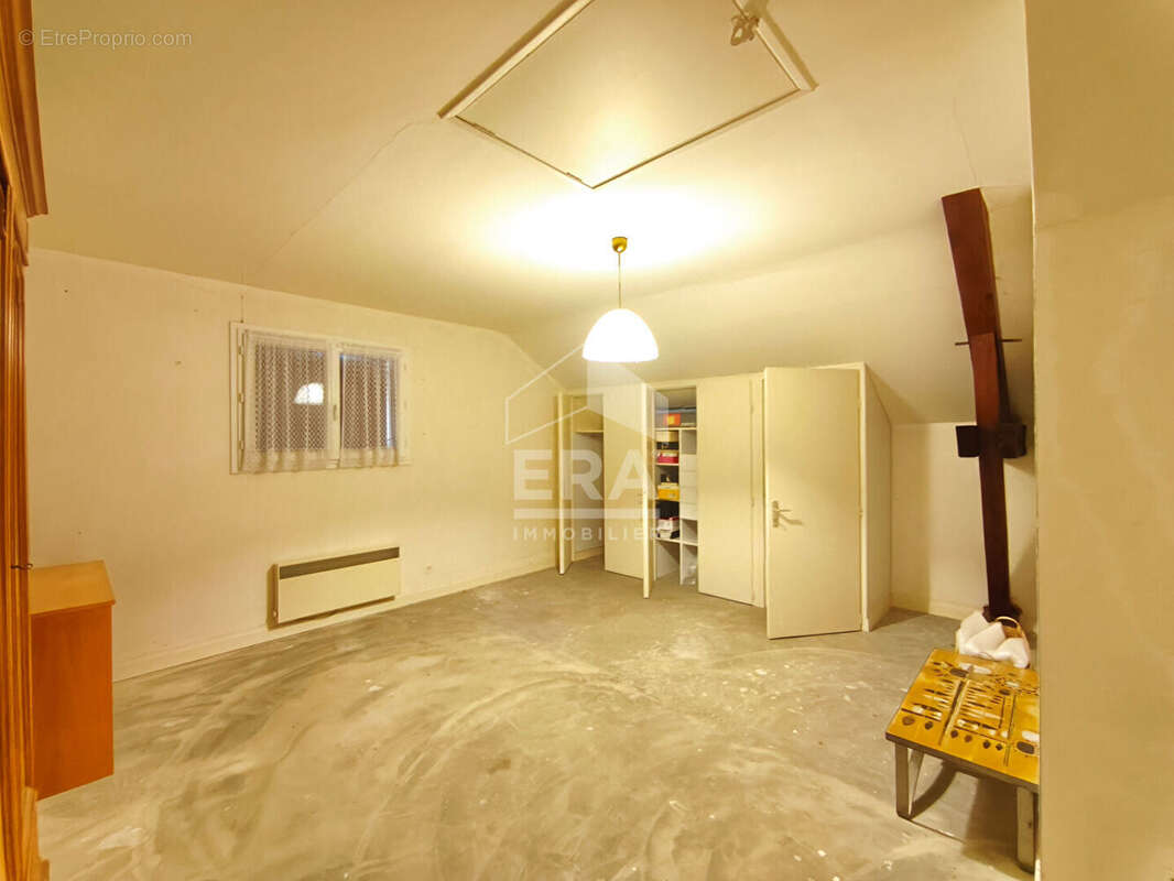 Maison à SAINT-DENIS-LES-BOURG