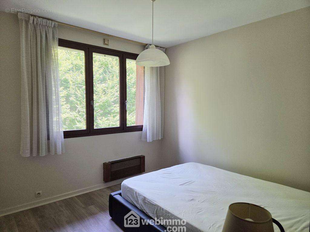 Cet étage dispose également de 3 chambres... - Maison à GILLY-SUR-ISERE