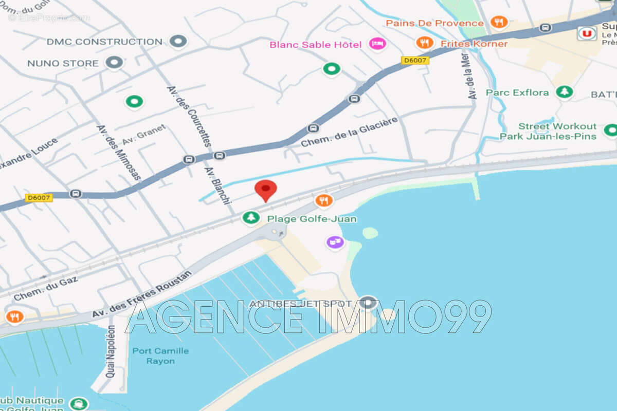 Parking à VALLAURIS