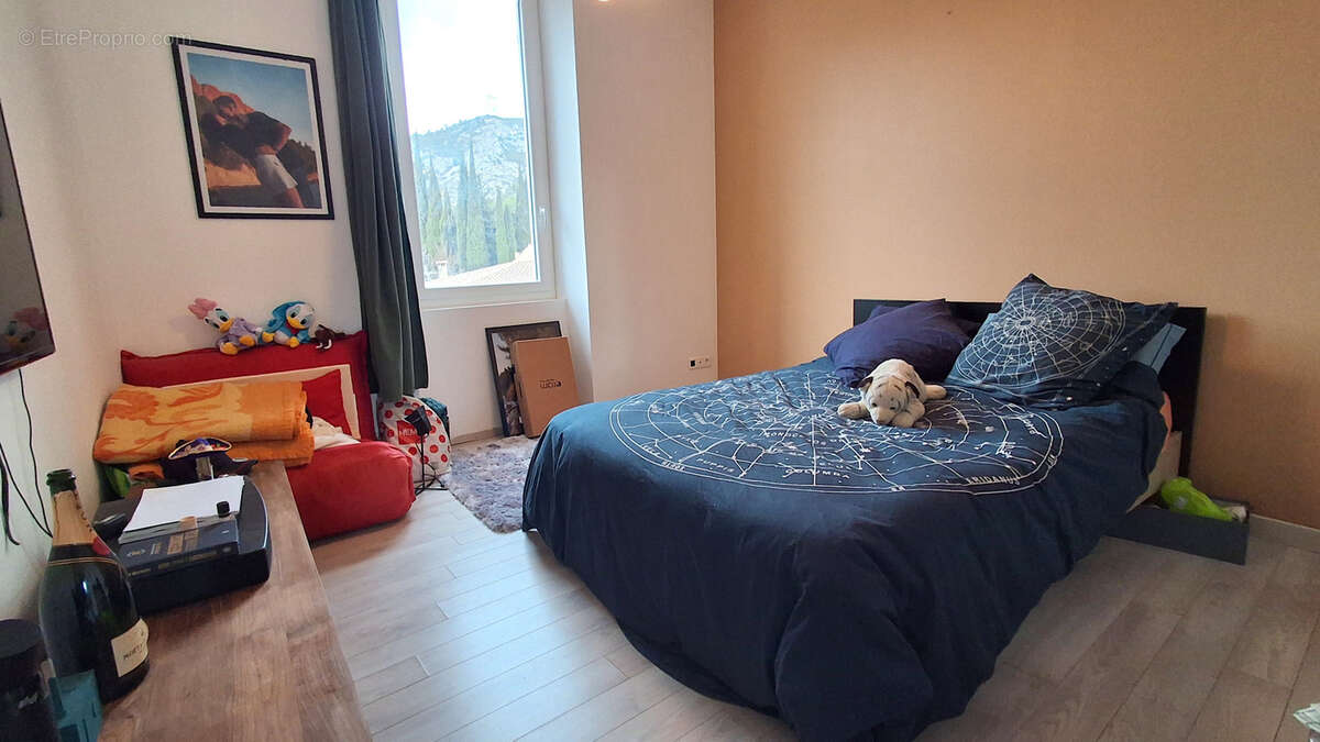 Appartement à ROQUEVAIRE