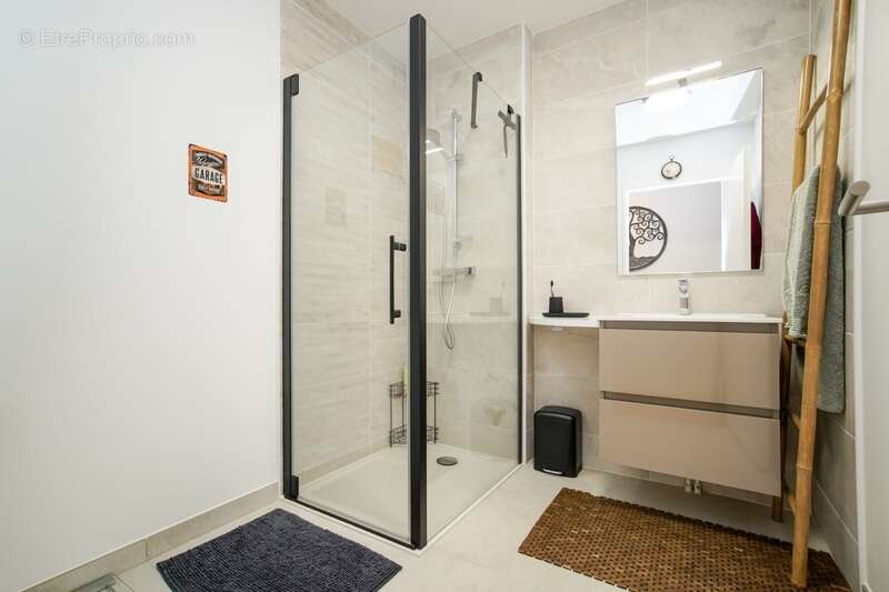 Tours - quartier coty - t4 traversant de 106m2 - vue parc - 2 parkings - photo 7
