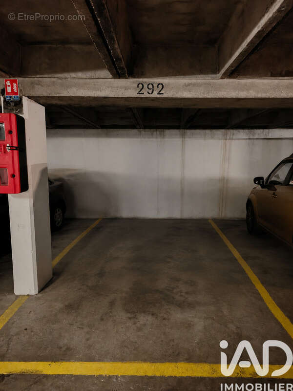 Photo 2 - Parking à DIJON