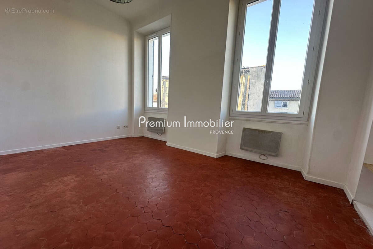 Appartement à LE PUY-SAINTE-REPARADE
