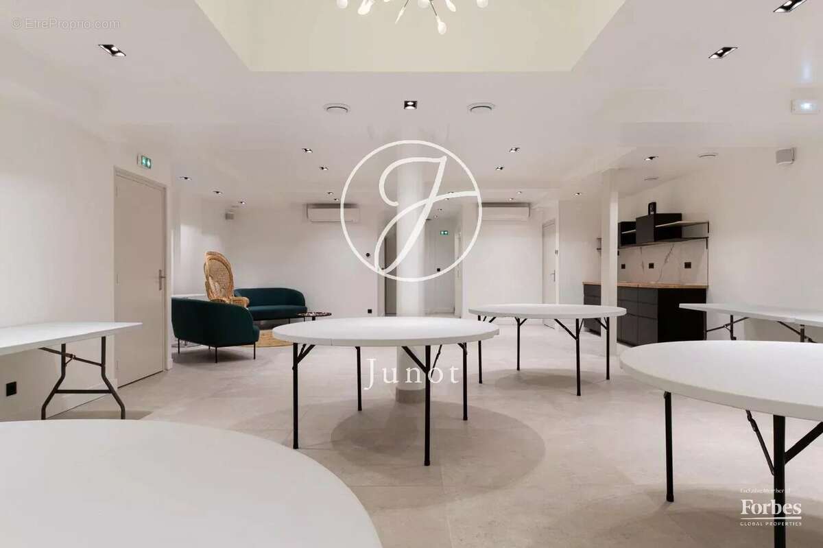 Paris 17e – PARC MONCEAU – Bureau à vendre – 7 pièces - 430m² Carrez. - photo 8