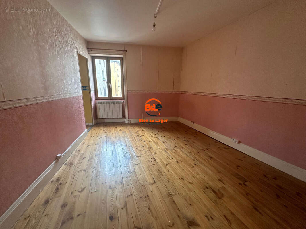 MAISON DALLET MUR SUR ALLIER A VENDRE 4 CHAMBRES AVEC GARAGE - Maison à DALLET