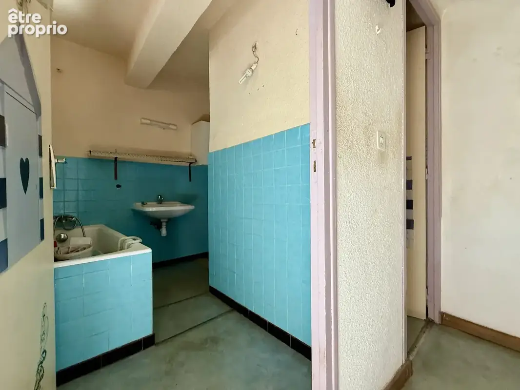 Dickjan POPPEMA d'eXp France vous propose une maison de village avec grand potentiel
