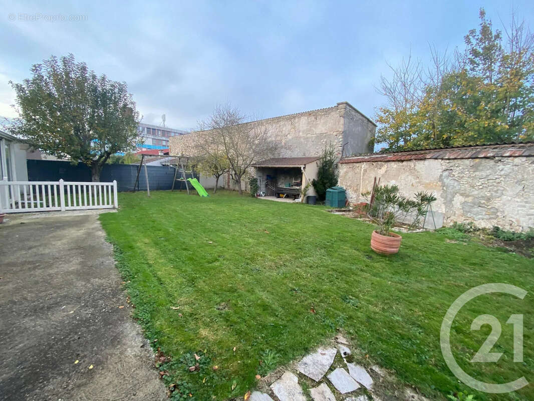 Maison à LE PLESSIS-BELLEVILLE