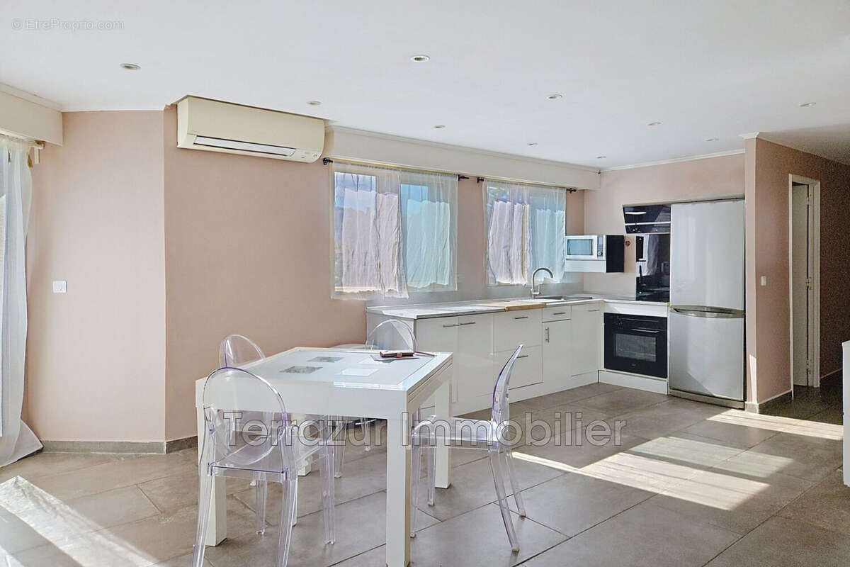 Appartement à VALLAURIS