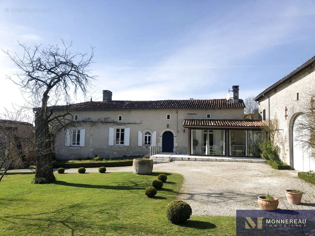 Maison à BRIE-SOUS-BARBEZIEUX