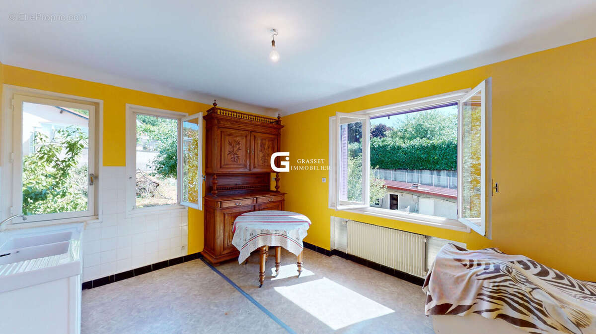 Maison Oyonnax 8 pièces 121 m2 - photo 4