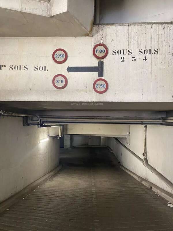 Parking à PARIS-11E
