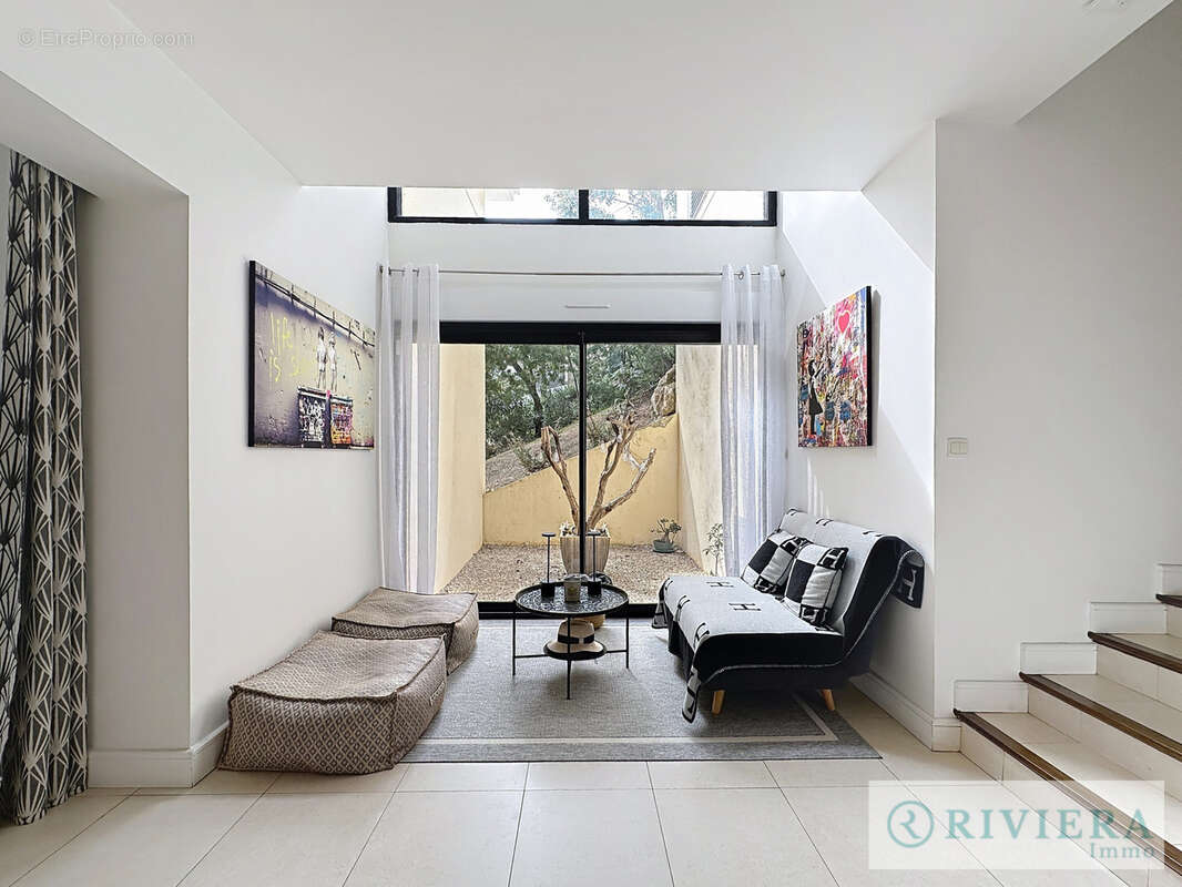 Maison à MANDELIEU-LA-NAPOULE