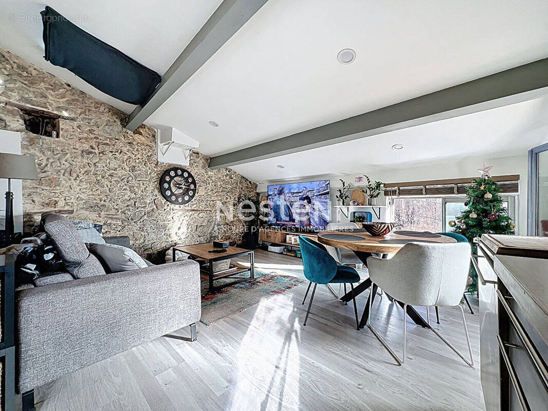 Appartement à VALLAURIS