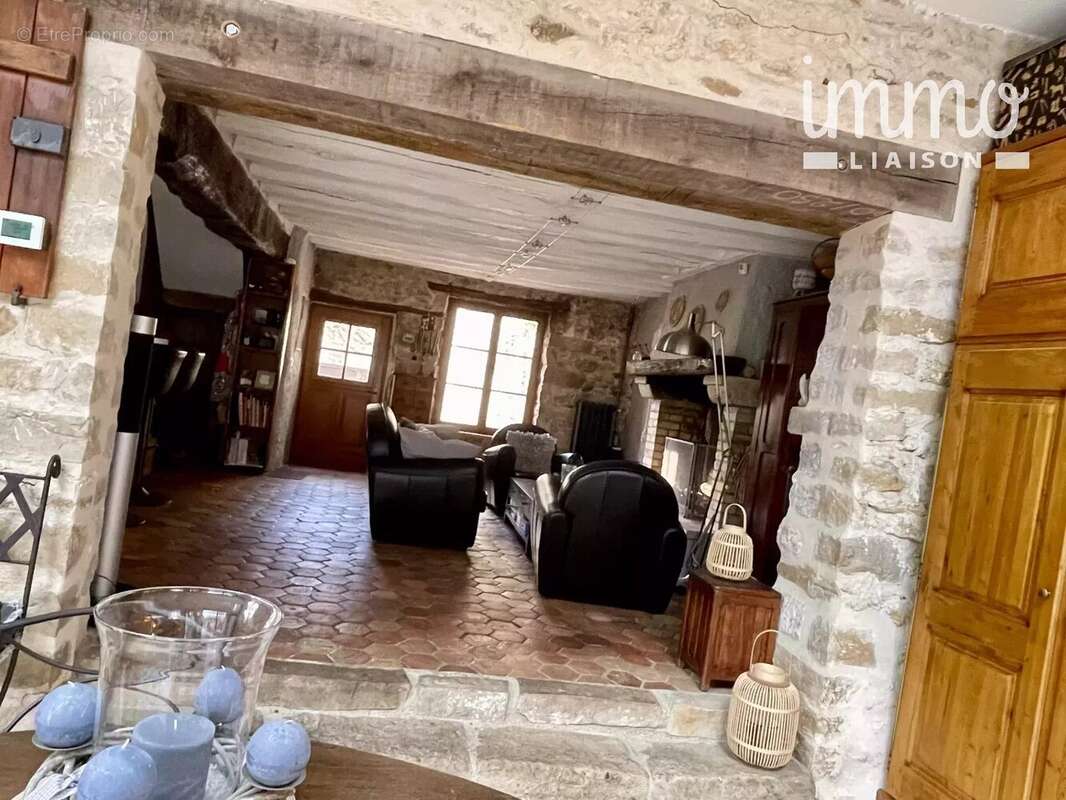 Maison à FLEURY-EN-BIERE