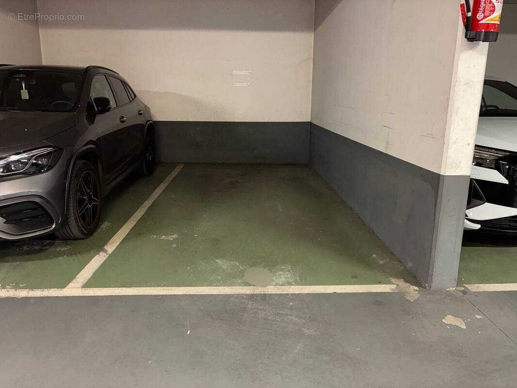 Parking à CHARENTON-LE-PONT