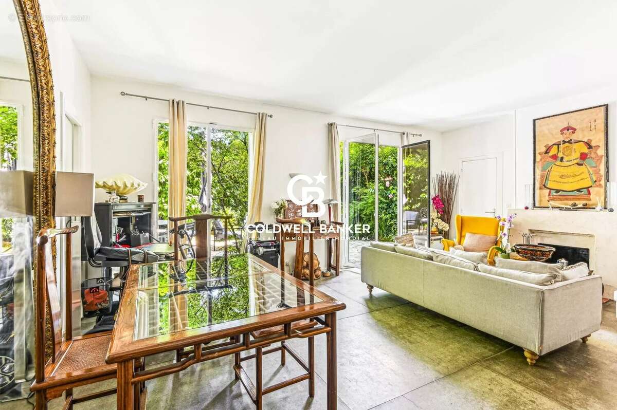 Appartement à NEUILLY-SUR-SEINE
