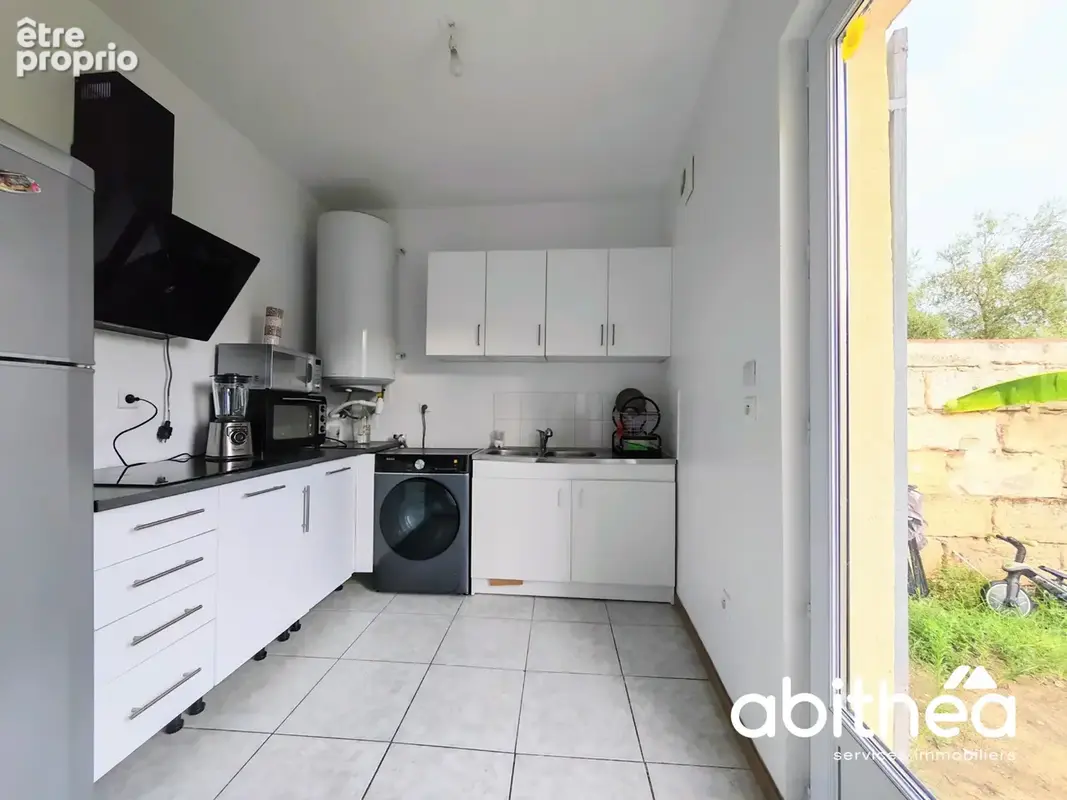 Maison F4 rénovée de 69 m2 en plein cœur des Billaux ! - photo 4
