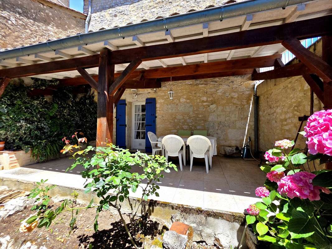 Jolie propriété en pierre avec plusieurs terrasses et vues imprenables. - photo 14