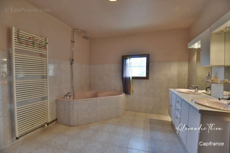 Maison à RIGNIEUX-LE-FRANC