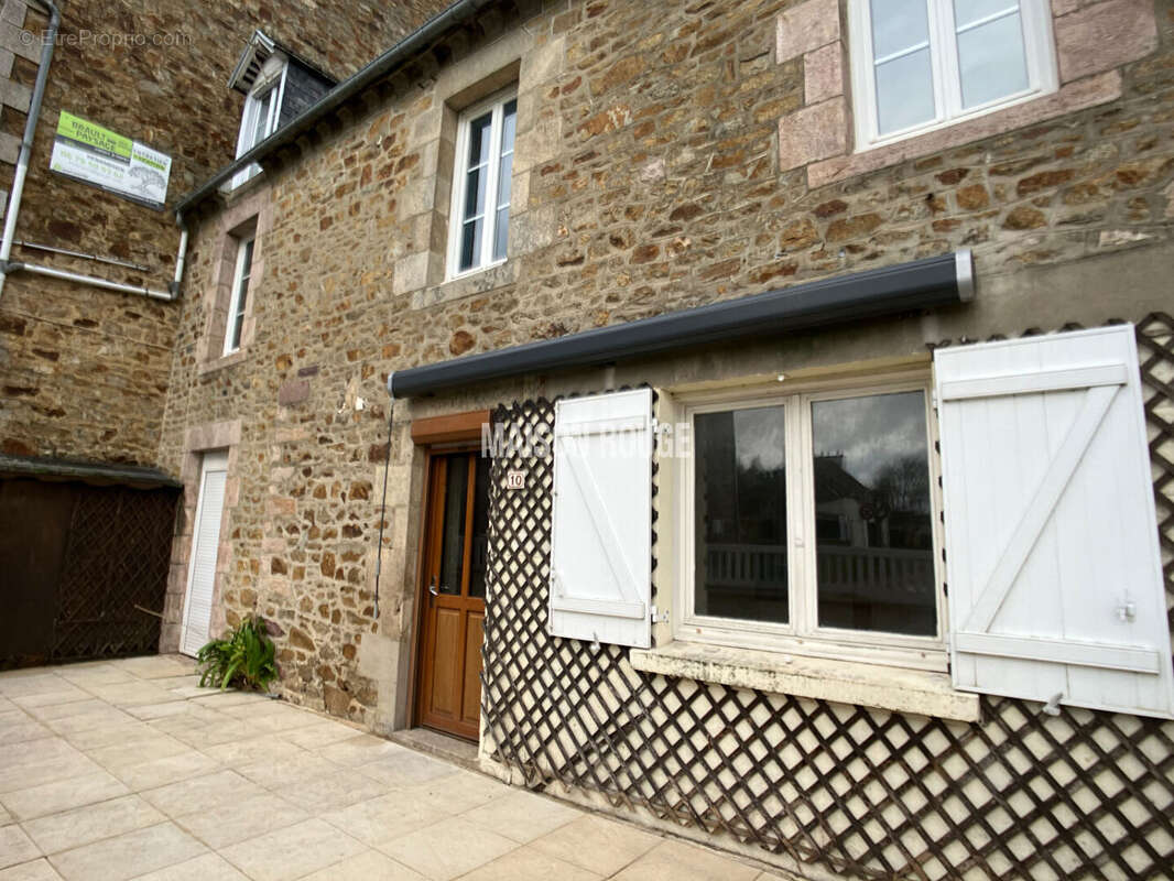 Maison à HENANBIHEN
