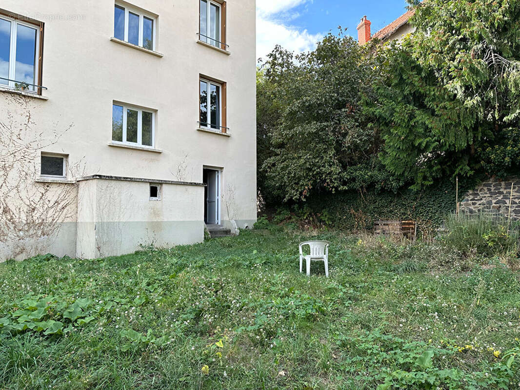 CLERMONT FERRAND, Immeuble 12 pièce(s) 253 m2, rapport 23300€/an, jardin, garages, balcon 491000€ FAI - photo 14