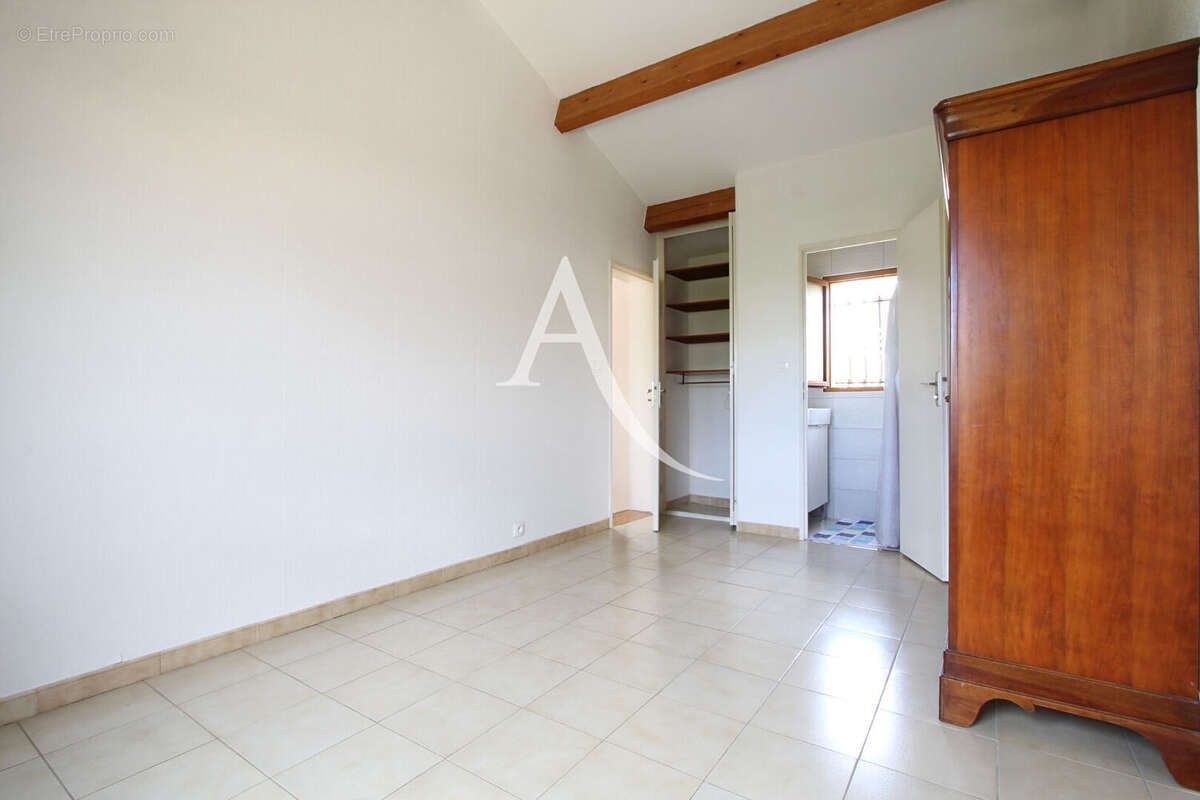 Villeneuve les maguelone - villa non mitoyenne - t5 - construction 1990 -101 m2 - 3 chambres - 1 mezzanine 2 sde - garage - 2 pa - photo 16