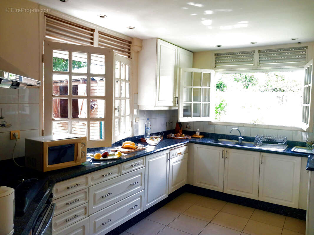 Maison à BAIE-MAHAULT