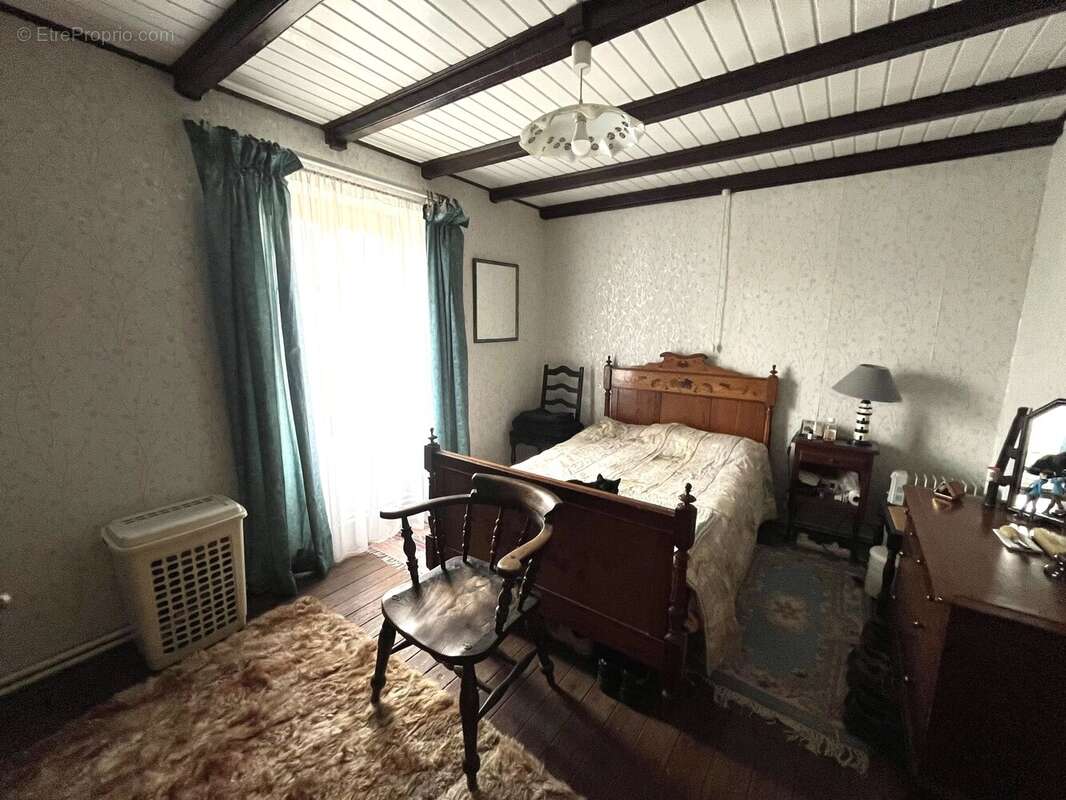 Maison à COURCOME