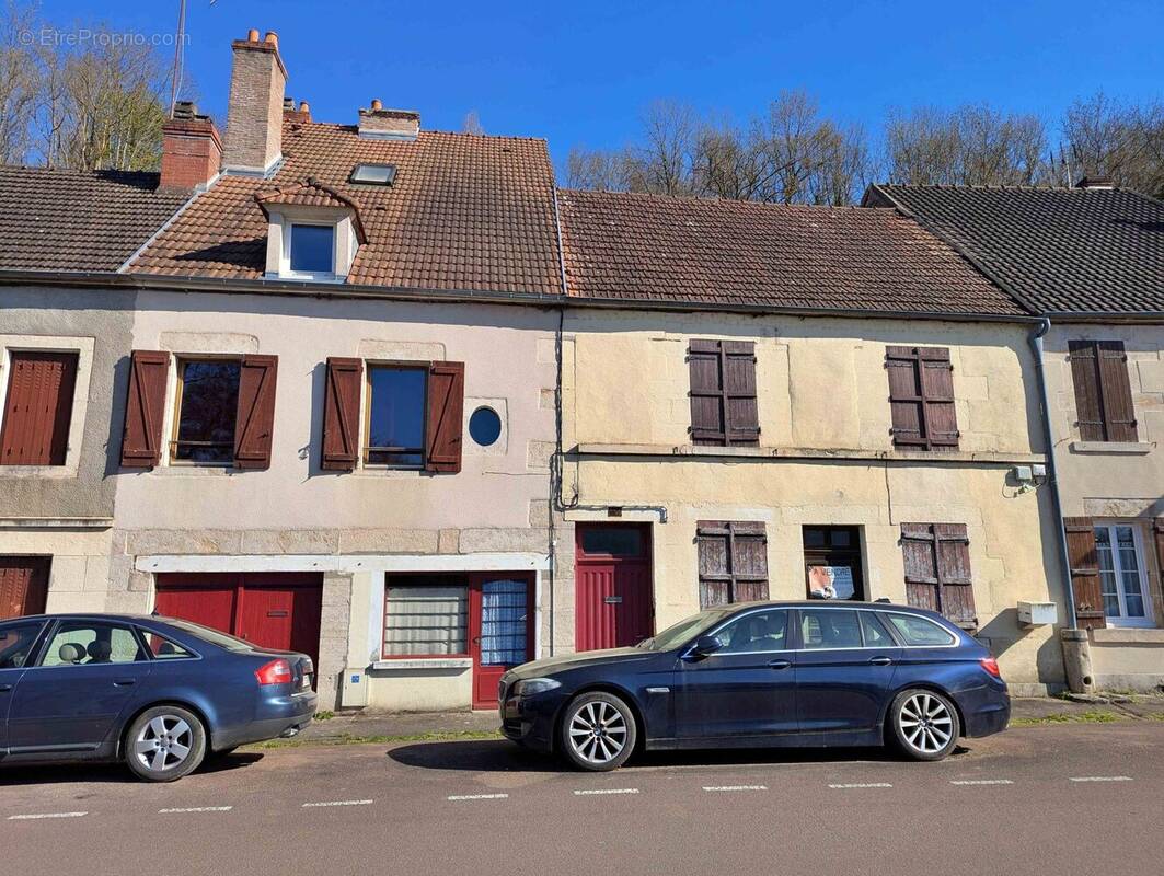 façades des deux maisons côté rue à Clamect - Maison à CLAMECY