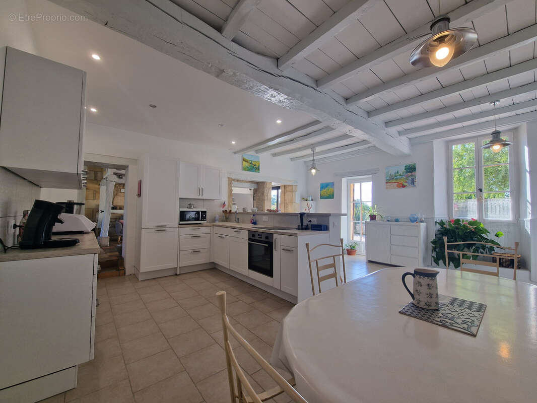 Maison à TUGERAS-SAINT-MAURICE