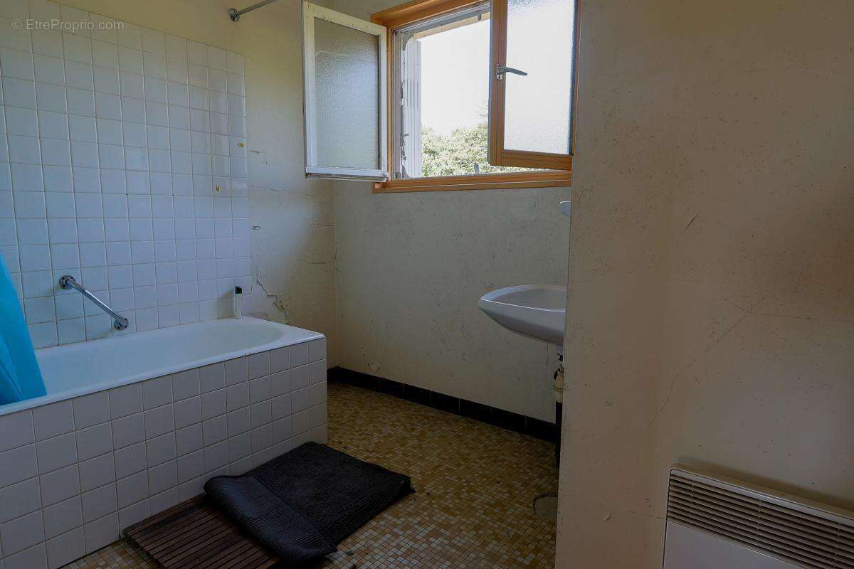 Maison - 128 m² - Isigny-le-Buat (50) - photo 7