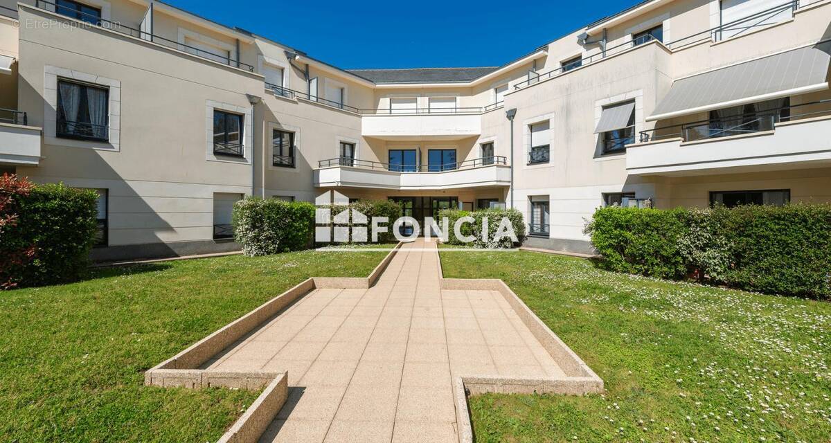 Appartement à AVRILLE