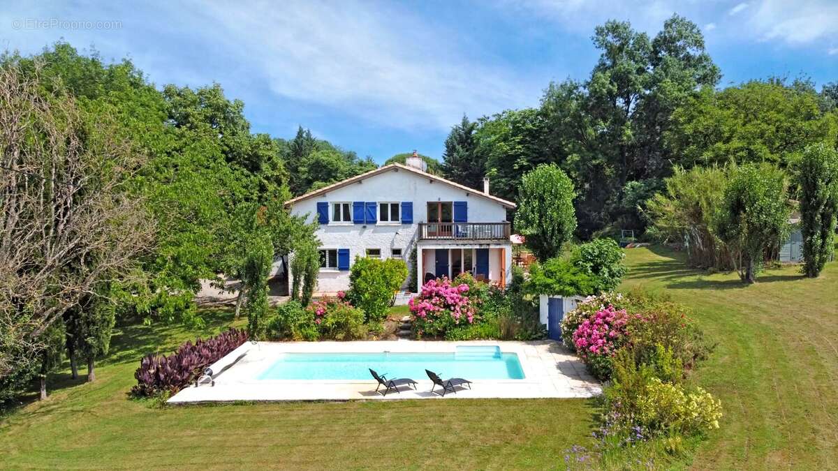 Propriété en pierres, 6 Chambres et piscine - photo 3
