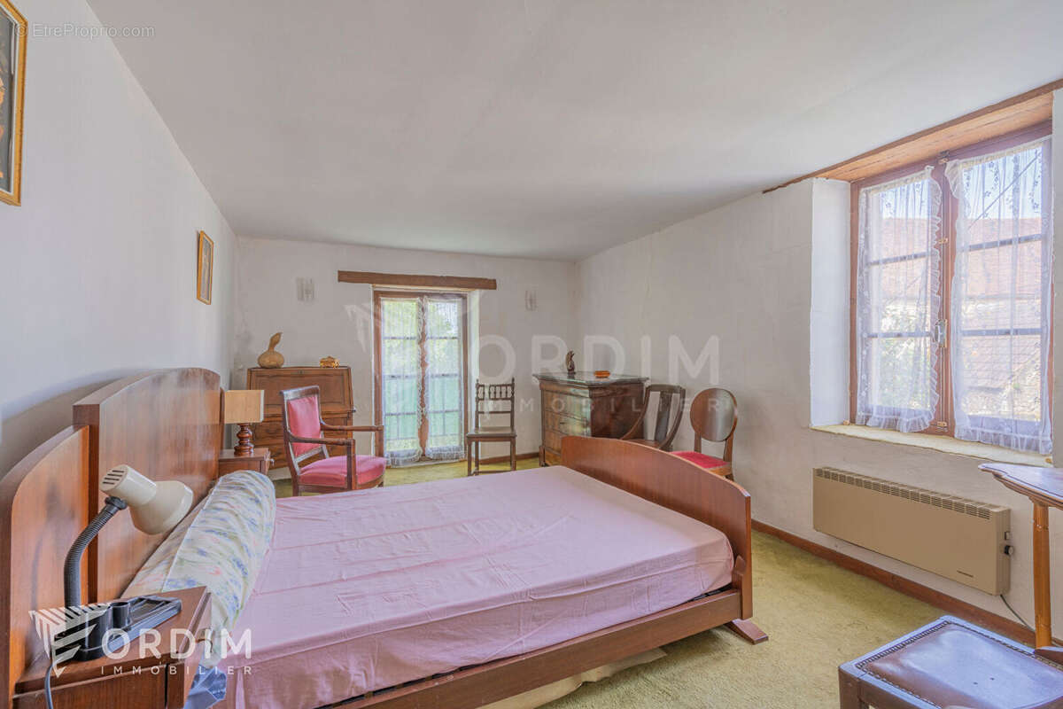 Maison au calme avec terrain agréable, en excellent état - photo 9