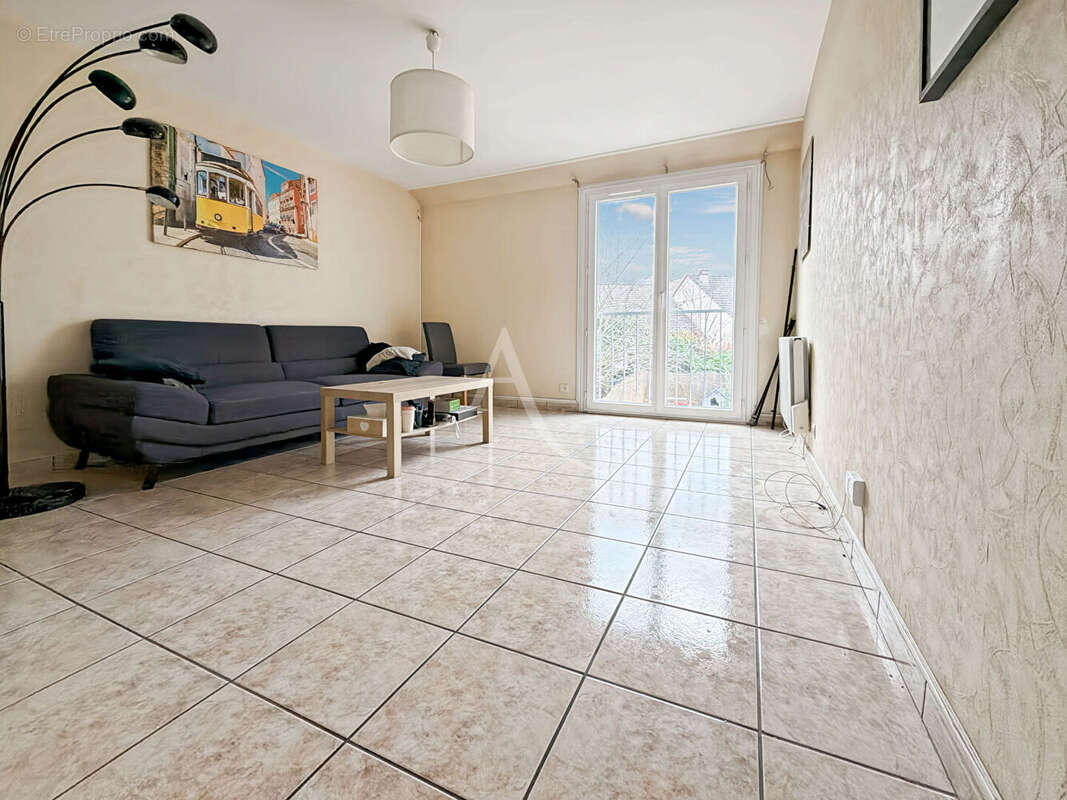 Maison à JOUY-LE-MOUTIER