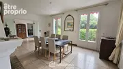 Un séjour avec un accès direct sur la terrasse. - Maison à MALESHERBES