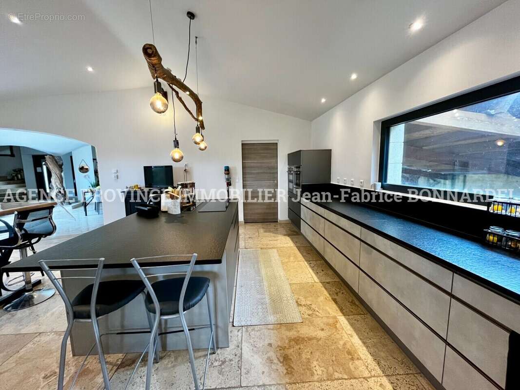 Maison à SAINTE-CECILE-LES-VIGNES