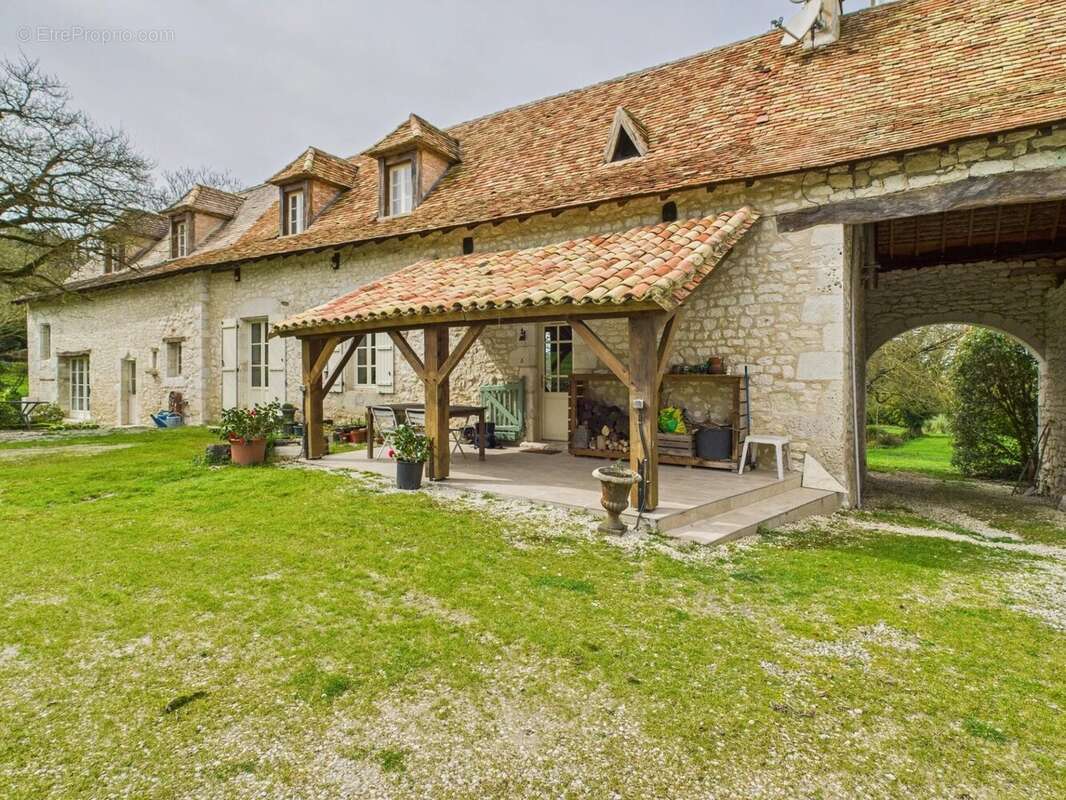Maison en pierre magnifiquement rénovée près d'un village - photo 15
