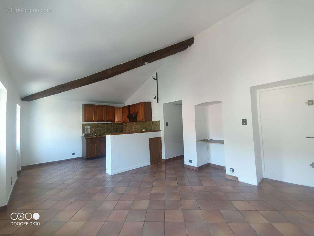 A vendre appartement  2 pièces traversant de 40m2, en dernier étage - PERTUIS (84) - photo 3