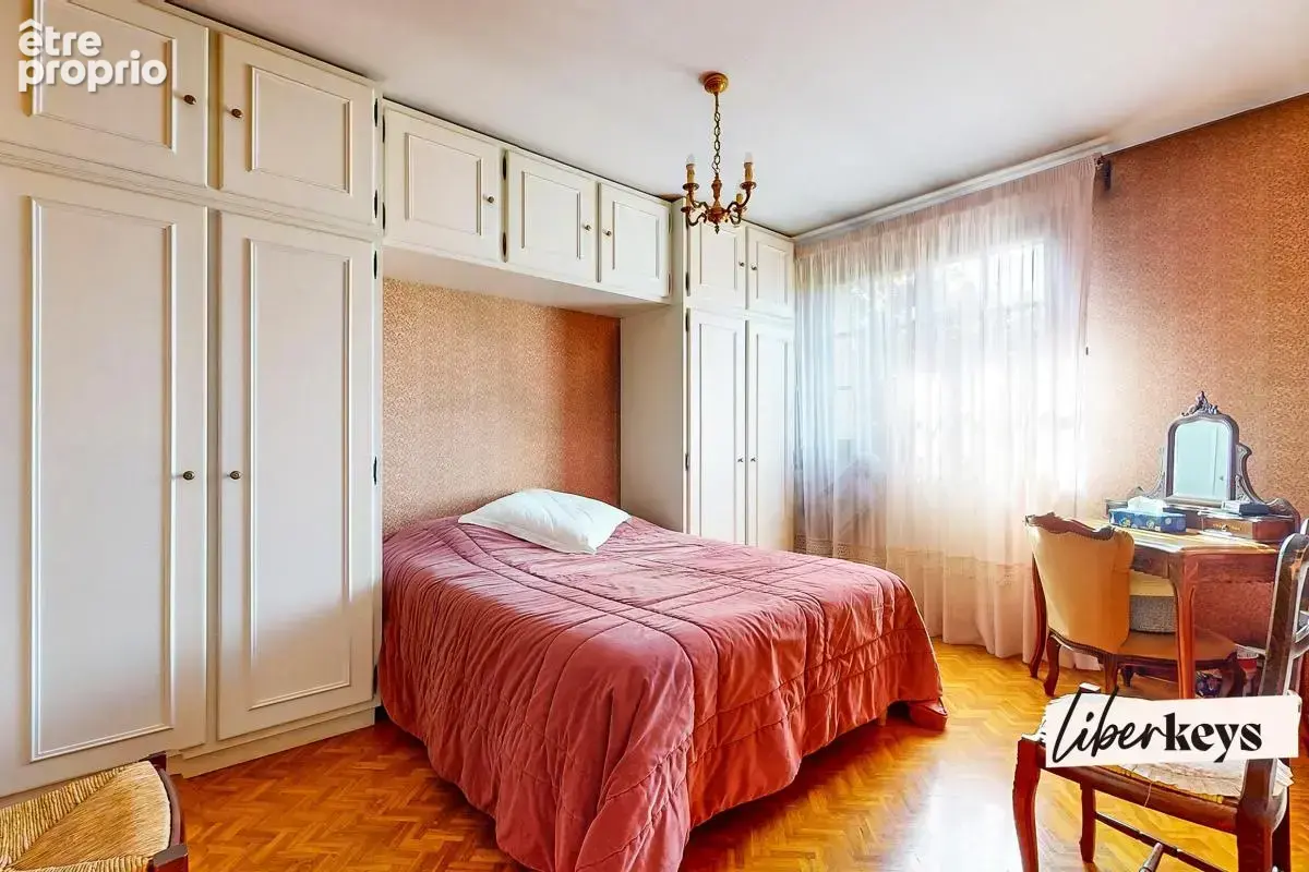 Rare à Villepinte – 197 m² au sol, 7 chambres et 823 m² de jardin : une maison aux multiples possibilités sans travaux - photo 6
