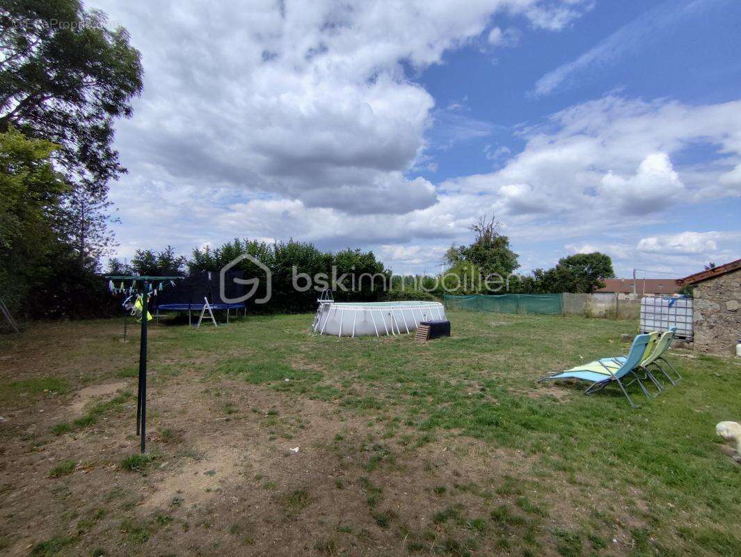 Maison à LA ROCHE-EN-BRENIL