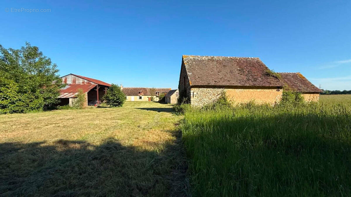 Maison à NUILLE-LE-JALAIS