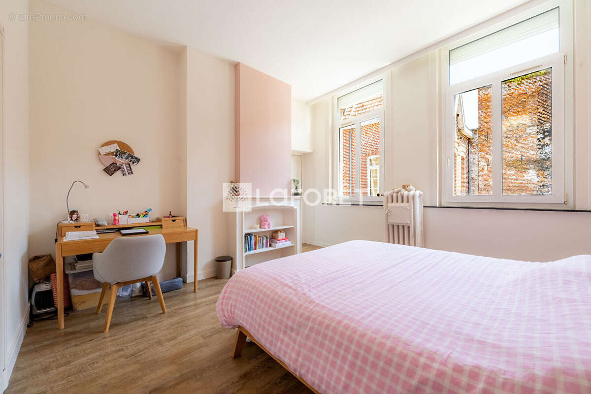 Grande maison d'époque rénovée avec goût - Secteur Tribunal - photo 7