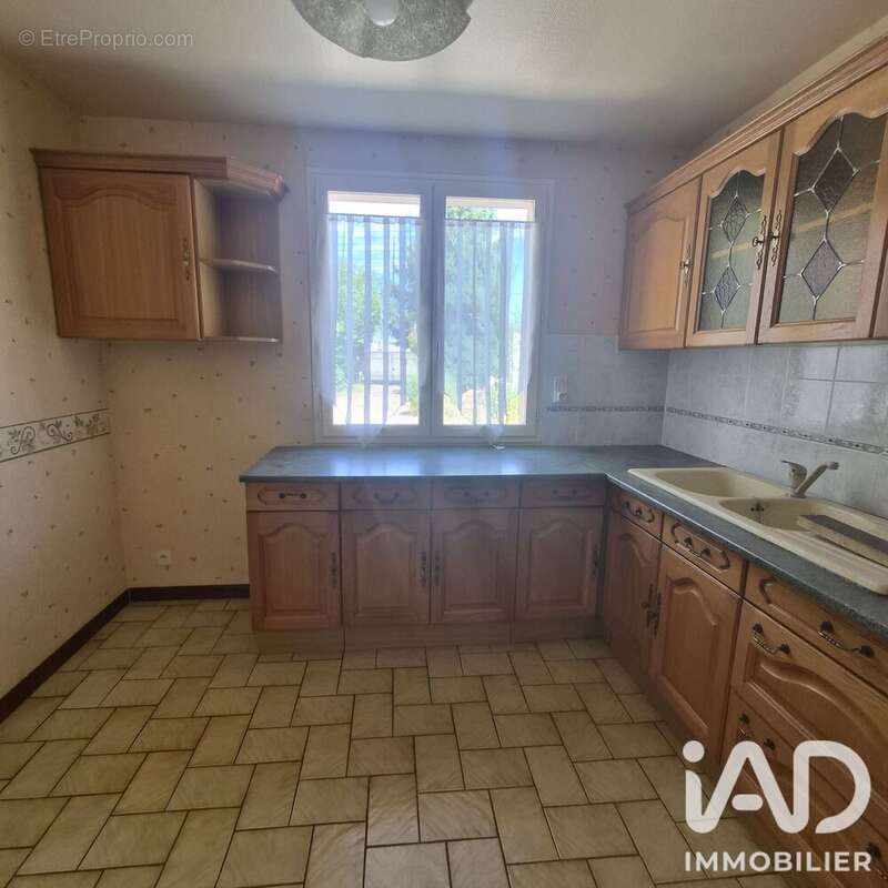 Maison 70 m² à Saint-Andre-Les-Vergers  - photo 4