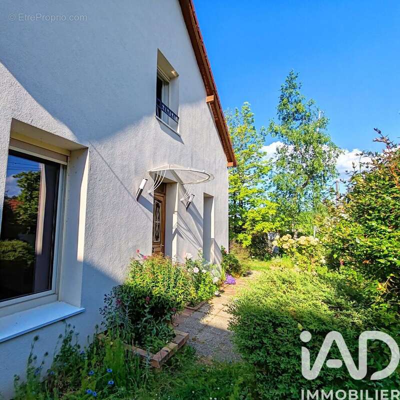 Photo 2 - Maison à SAINT-JEAN-DE-BRAYE