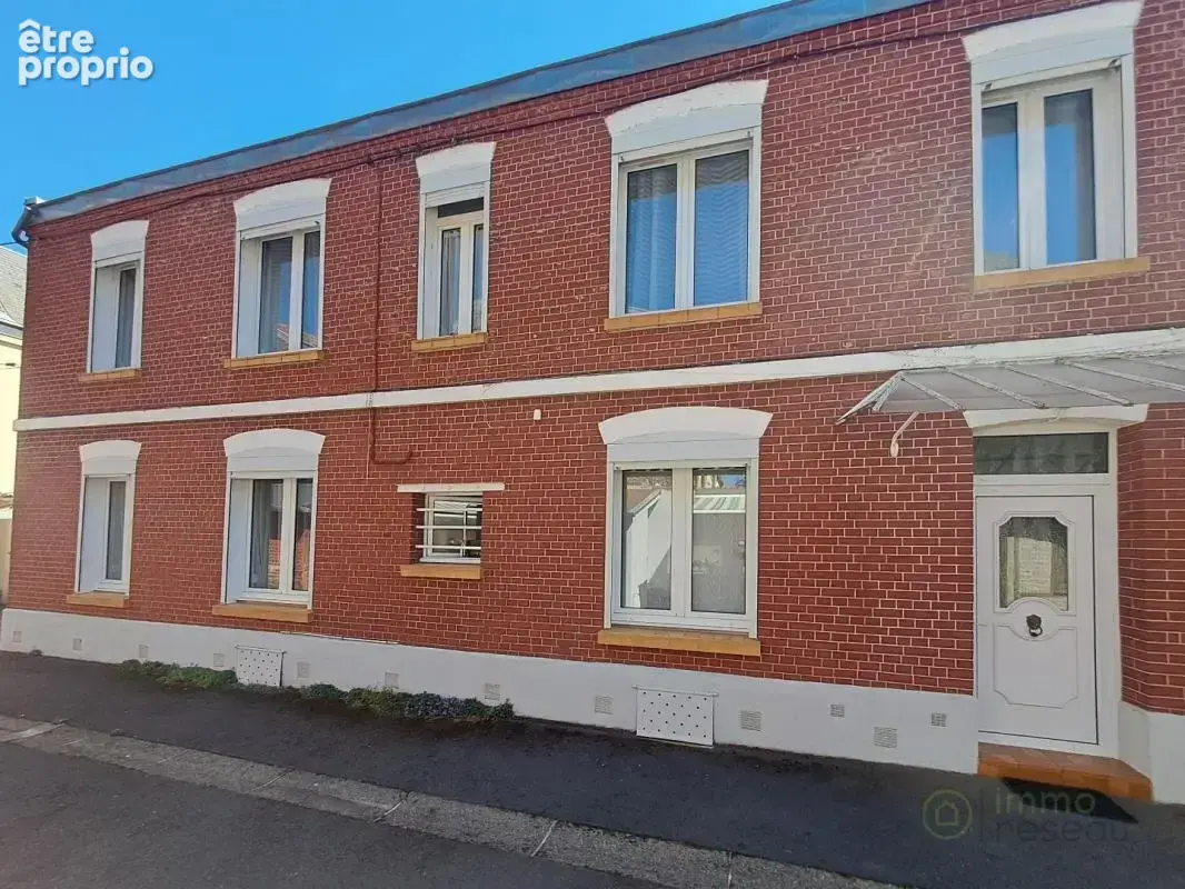 Maison 94 m² à Saint-Quentin  - photo 1