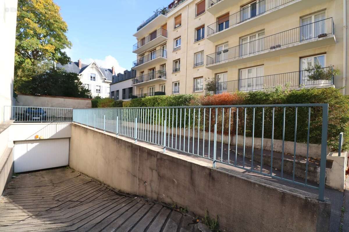 Parking à VERSAILLES