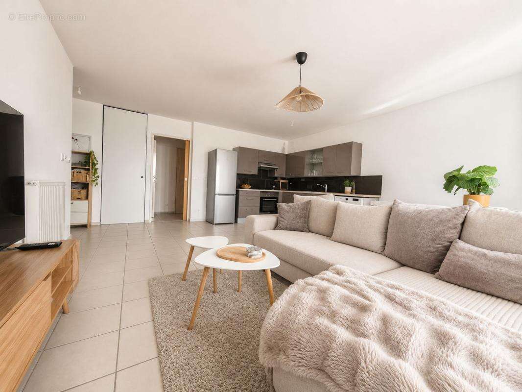  Port Marianne – Superbe 3 pièces traversant avec terrasse, parking et emplacement premium - photo 3