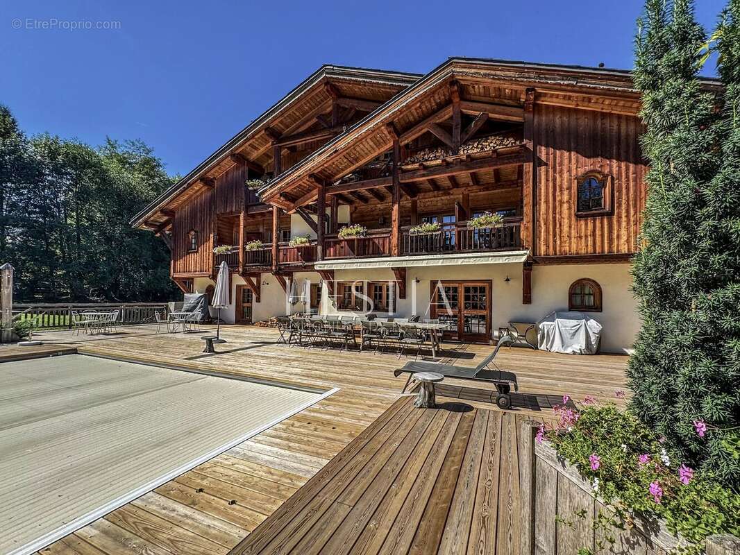 Commerce à COMBLOUX